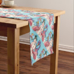 PINK FLAMINGO SNOWMAN CHRISTMAS TABLE RUNNER KORTE TAFELLOPER<br><div class="desc">FLAMINGO'S MAKEN ROZE SNEEUWPOPPEN. UW KINDER ZAL HOUDEN VAN DEZE LEUKE KERSTTAFEL RUNNER Herhaal ...  Zoek naar overeenkomende items Susan Brack Design</div>