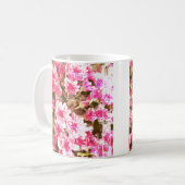 Pink Floral Bloom Pattern – Soft Botanical Design Koffiemok (Voorkant links)
