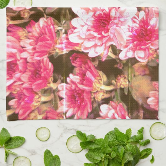 Pink Floral Bloom Pattern – Soft Botanical Design Theedoek (Gevouwen)