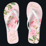 Pink Floral Botanical tante van het bruinhuwelijk Teenslippers<br><div class="desc">Deze gepersonaliseerde Pink Floral Botanical tante van de Groom Wedding teenslippers is voorzien van een elegant esthetisch design van roze pony-bloemen die waterverf maken. De mooie teenslippers zijn een gedenkwaardig geschenk voor de leden van de trouwpartij: bruid, bruidsmeisje, bruidsmoeder, eerwraak... Ze zullen een stijlvolle dosis glam toevoegen aan je trouwdag,...</div>