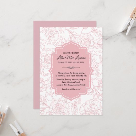 Pink Floral Funeral Memorial Herdenking nodigt uit (Voorkant / Achterkant in situ)