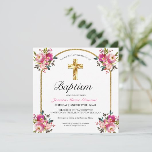 PInk Floral Gold Cross Baptism Uitnodiging (Staand voorkant)