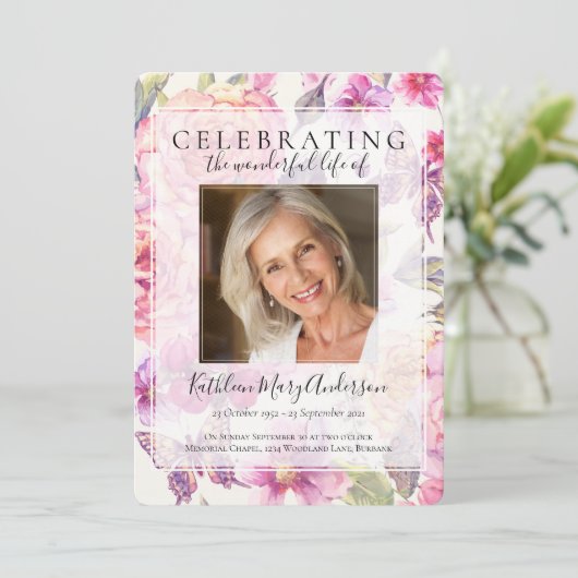 Pink Floral Memorial Service Kaart (Staand voorkant)