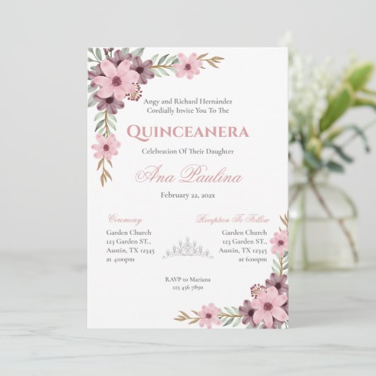 Pink Floral Quinceañera Uitnodiging (Staand voorkant)