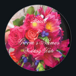 Pink Floral Wedding Favor Magneet<br><div class="desc">Mooie gepersonaliseerde bloemenmagneet. Maakt een grote gunst voor repetitiediner,  bruiloftszakken en receptie. Aanpassen met namen en datum. Overeenkomende objecten beschikbaar op: www.zazzle.com/DreamWed</div>