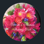 Pink Floral Wedding Favor Magneet<br><div class="desc">Mooie gepersonaliseerde bloemenmagneet. Maakt een grote gunst voor repetitiediner,  bruiloftszakken en receptie. Aanpassen met namen en datum. Overeenkomende objecten beschikbaar op: www.zazzle.com/DreamWed</div>