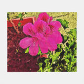 Pink flower blooming in the garden fleece deken (Voorkant (Horizontaal))
