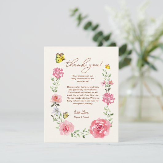 Pink Garden Baby Girl Floral Butterfly Baby Shower Bedankkaart (Staand voorkant)