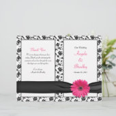Pink Gerber Daisy Damask Floral Wedding Programme (Staand voorkant)
