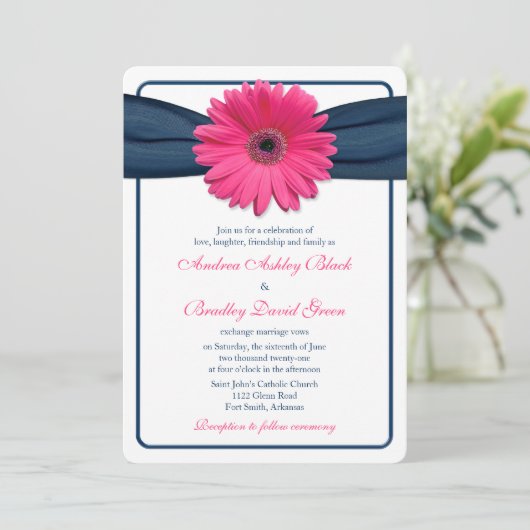 Pink Gerber Daisy Navy Ribbon Wedding Uitnodiging (Staand voorkant)