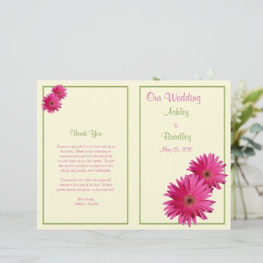 Pink Gerbera Daisy Green Wedding Programme (Staand voorkant)