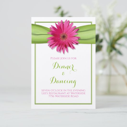 Pink Gerbera Daisy Receptie Kaart (Staand voorkant)