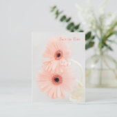 Pink Gerbera Save the Date aangekondigd Briefkaart (Staand voorkant)
