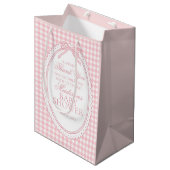 Pink Gingham Coquette Bow Baby Shower Favors Medium Cadeauzakje (Voorkant Gekanteld)