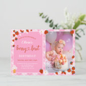 Pink Gingham Daisy bloem Berry Eerste Verjaardag Kaart (Staand voorkant)