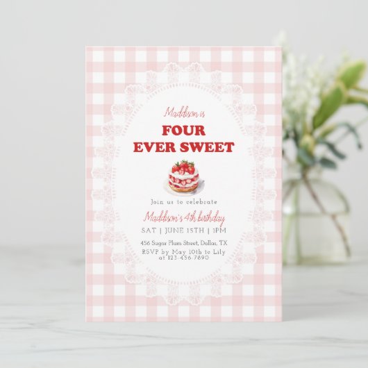 Pink Gingham Four ever Sweet Strawberry Birthday Kaart (Staand voorkant)