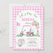 Pink Gingham Golf Verjaardag Par-T-shirt Uitnodigi Kaart (Voorkant)