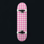 Pink Gingham Plaid Cottagecore Persoonlijk Skateboard<br><div class="desc">Moderne lente picknick trend,  met gingham geruite tartan patroon in hete roze en witte kleuren.</div>