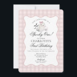 Pink Gingham Preppy Ghost Spooky Een 1e Verjaardag Kaart<br><div class="desc">Ons boekje is een spookachtig boek! Maak je klaar voor een spooktaculair feest met onze Schattigee Pastel Pink Ghost themafeestdecor! Dit charmante ontwerp is voorzien van een schattige geest met een pompoen snoepjes mand, tegen een lichtroze golvende rand en een preppy gingham achtergrond. Perfect voor een leuke en feestelijke Halloween...</div>