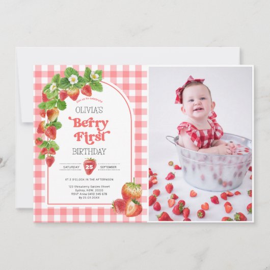 Pink Gingham Strawberry 1e verjaardag foto Kaart (Voorkant)