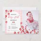 Pink Gingham Strawberry 1e verjaardag foto Kaart (Voorkant)