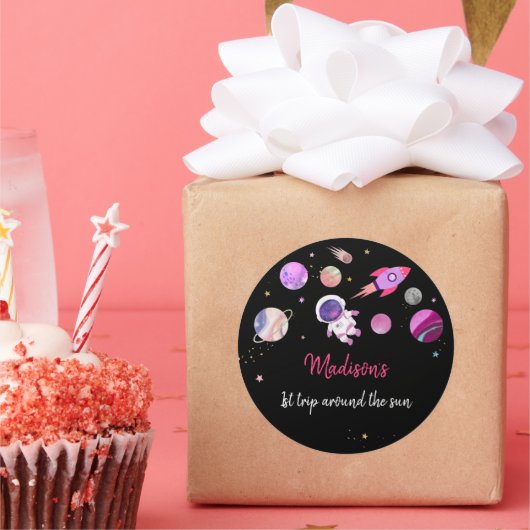 Pink Girl Astronaut Buitenspatie Eerste verjaardag Ronde Sticker (Feest)