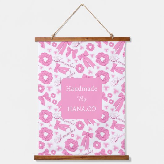 Pink Girly Scrunchies Pattern Cute Hair Accessory Hangend Wandkleed (Voorkant)