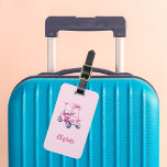 Pink golf kar naam script bagagelabel<br><div class="desc">Personaliseer en voeg uw monogram letters,  initialen. Roze achtergrond. Versierd met een roze golfkar met een meisjesboog. Witte tekst,  handgeschreven stijlscript.</div>
