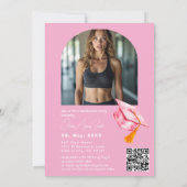 Pink Graduation Hat Accent Dual‑Photo QR Code Kaart (Achterkant)