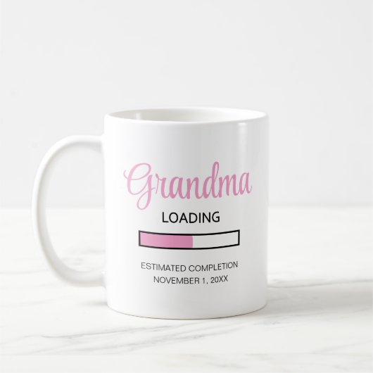Pink Grandma Loading Zwangerschap Aankondiging Koffiemok (Links)