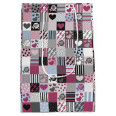 Pink & Gray Patchwork Hearts Medium Cadeauzakje (Achterkant)