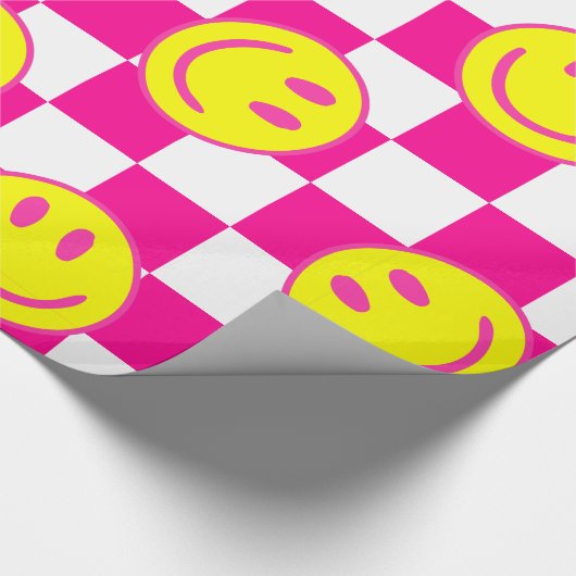 Pink Happy Face Check Groovy Cadeaupapier (Hoek)