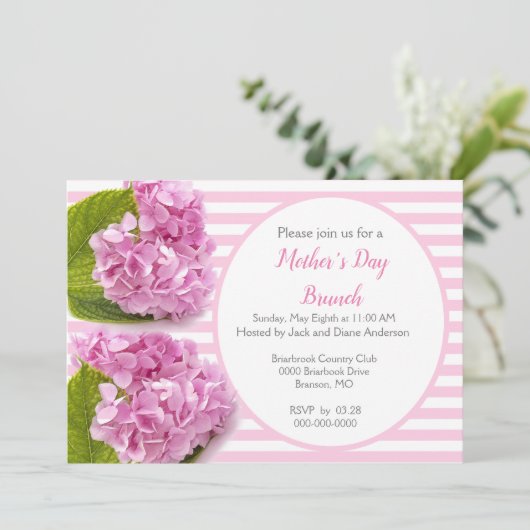 Pink Hydrangea Moederdag Brunch Uitnodiging (Staand voorkant)
