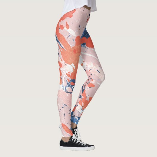 Pink ink strokes in marble rock leggings (Rechts)