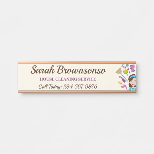 Pink Ivory Janitorial Cartoon Maid House Cleaning Deurbordje (Voorkant)