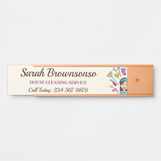 Pink Ivory Janitorial Cartoon Maid House Cleaning Deurbordje (Voorkant)