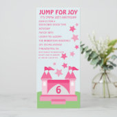 Pink Jump voor Joy Bounce House Birthday Uitnodigi Kaart (Staand voorkant)