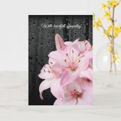 Pink Lilies en Raindrops Sympathie Kaart (Gele Bloem)