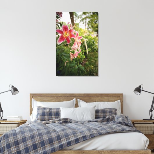 Pink Lillies Canvas Afdruk (Insitu (Slaapkamer))