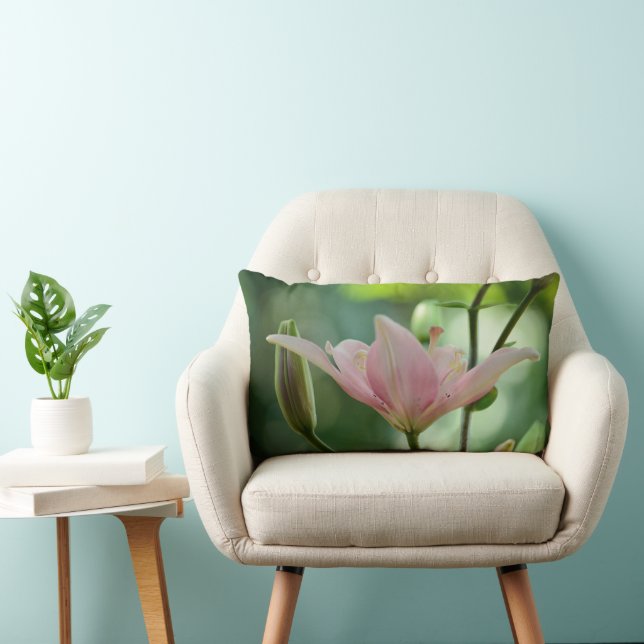Pink Lily-Bokeh van Shirley Taylor Kussen (Stoel)