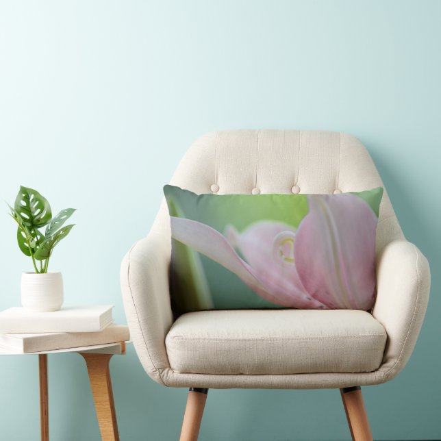Pink Lily by Shirley Taylor Kussen (Stoel)