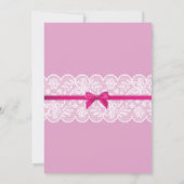 Pink Lingerie Shower Bridal Party Lace Bow nodigt  Kaart (Achterkant)