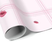 Pink Lip Prints on Plaid. Valentine's Day Cadeaupapier (Rol Hoek)