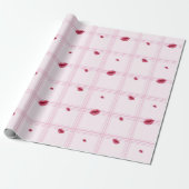 Pink Lip Prints on Plaid. Valentine's Day Cadeaupapier (Uitgerold)