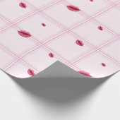 Pink Lip Prints on Plaid. Valentine's Day Cadeaupapier (Hoek)