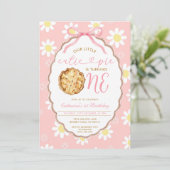 Pink Little Cutie Pie First Birthday Daisy Floral Kaart (Staand voorkant)