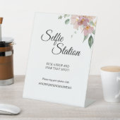 Pink Mauve  Floral Wedding Selfie Station Reclamebord Met Voetstuk (Insitu)