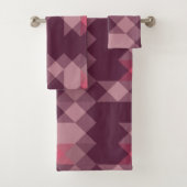 pink, mauve, rose geometric bad handdoek (Insitu)