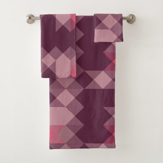 pink, mauve,  rose geometric bad handdoek (Insitu)