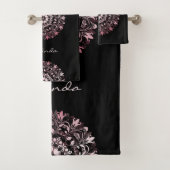 Pink Metallic Black | Floral Mandala | Monogram Bad Handdoek (Insitu)
